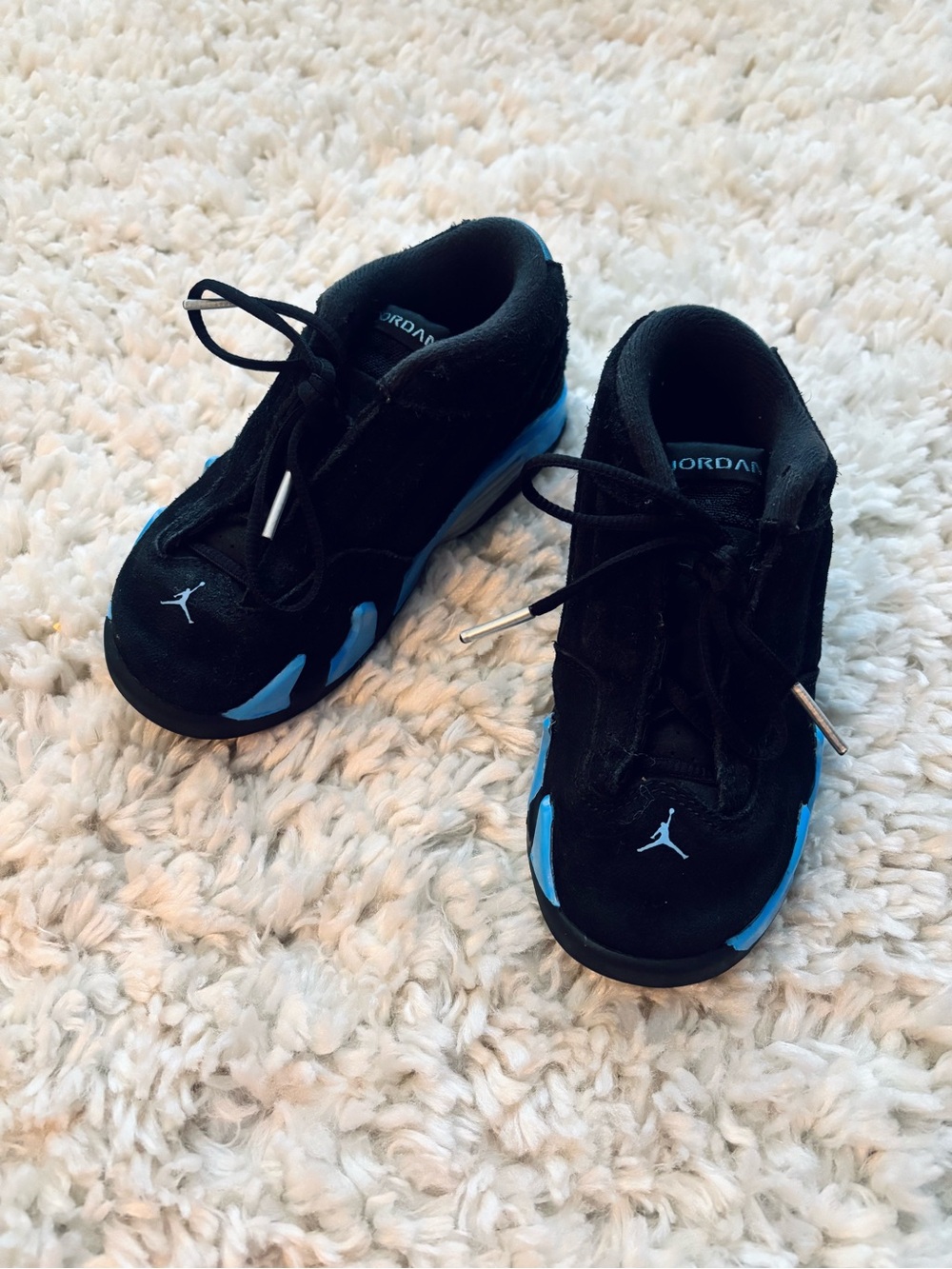 Toddler Boy Blue and Black Jordan Retro 14 - Size 10C , in great condition - Picture 2 of 9